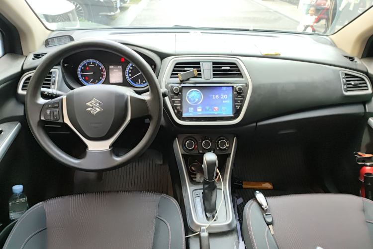 Used Suzuki S-Cross 2015 1.6L CVT Two-Wheel Drive Entry-Level Trim Center Console