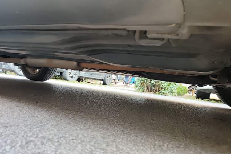 Used Suzuki S-Cross 2015 1.6L CVT Two-Wheel Drive Entry-Level Trim Chassis Front Right