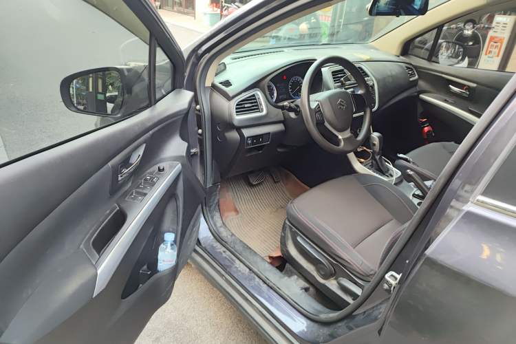 Used Suzuki S-Cross 2015 1.6L CVT Two-Wheel Drive Entry-Level Trim Driver Seat