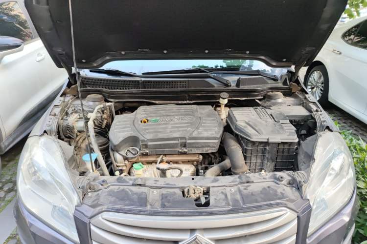 Used Suzuki S-Cross 2015 1.6L CVT Two-Wheel Drive Entry-Level Trim Engine Bay