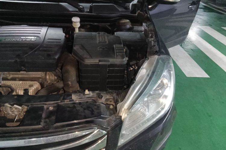 Used Suzuki S-Cross 2015 1.6L CVT Two-Wheel Drive Elite Version Engine Bay Left