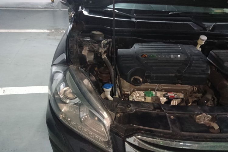 Used Suzuki S-Cross 2015 1.6L CVT Two-Wheel Drive Elite Version Engine Bay Right