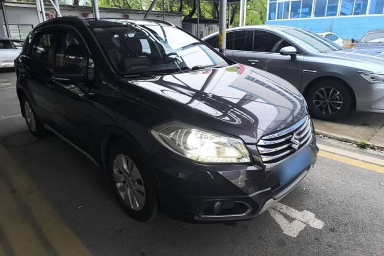 Used Suzuki S-Cross 2015 1.6L CVT Two-Wheel Drive Elite Version Front Right 45 Deg