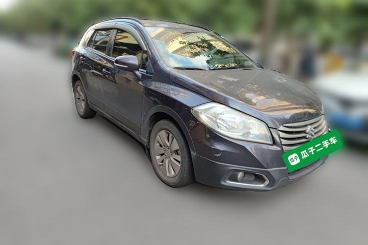 Used Suzuki S-Cross 2015 1.6L CVT Two-Wheel Drive Entry-Level Trim Front Right 45 Deg
