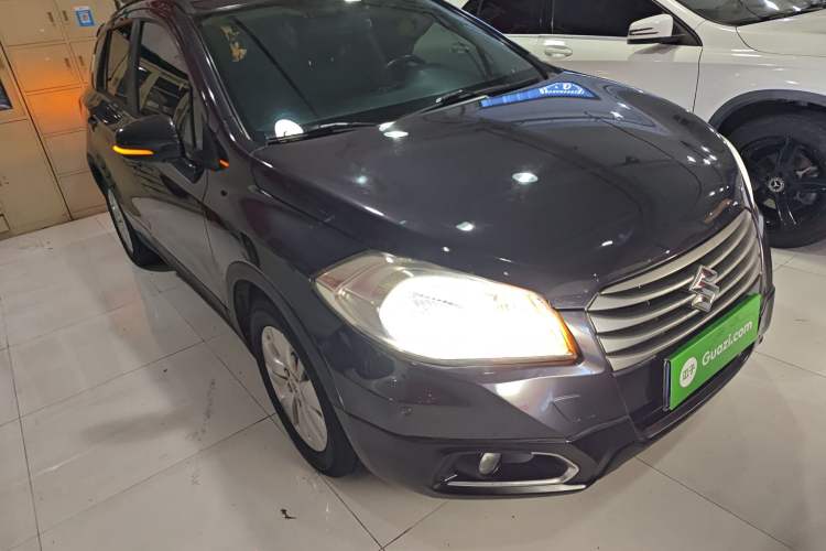 Used Suzuki S-Cross 2015 1.6L CVT Two-Wheel Drive Entry-Level Trim Front Right 45 Deg