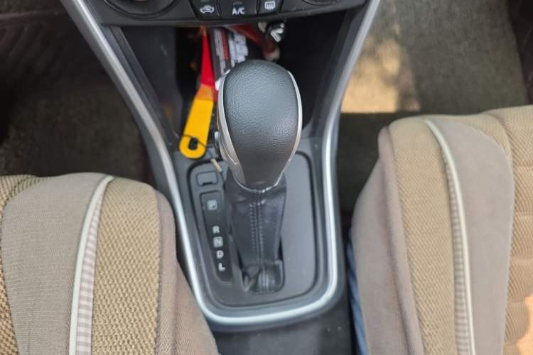 Used Suzuki S-Cross 2015 1.6L CVT Two-Wheel Drive Entry-Level Trim Gear Lever