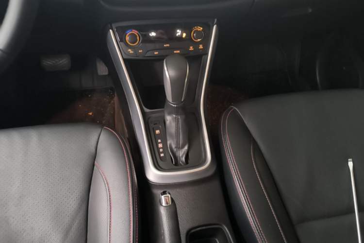 Used Suzuki S-Cross 2015 1.6L CVT Two-Wheel Drive Elite Version Gear Lever