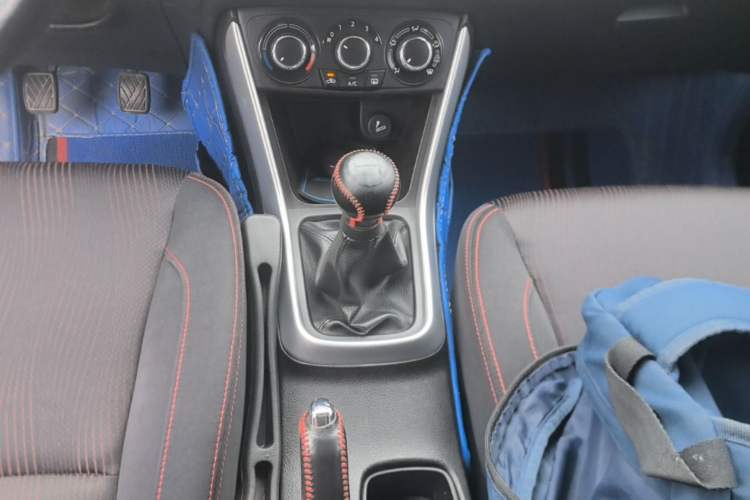 Used Suzuki S-Cross 2015 1.6L Manual Two-Wheel Drive Entry Model Gear Lever