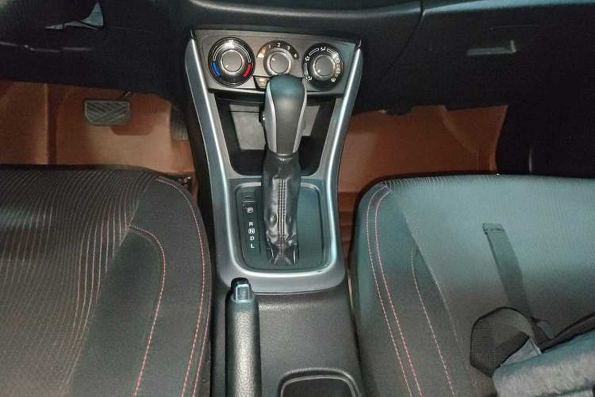 Used Suzuki S-Cross 2015 1.6L CVT Two-Wheel Drive Entry-Level Trim Gear Lever