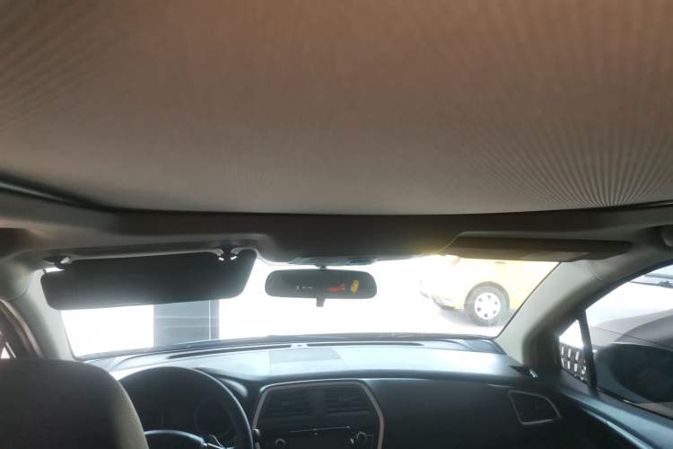 Used Suzuki S-Cross 2015 1.6L CVT Two-Wheel Drive Elite Version Headliner