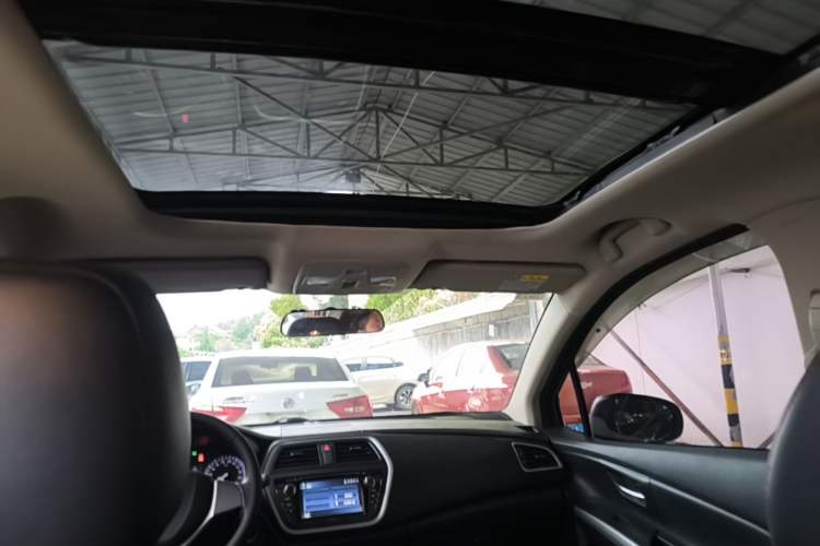 Used Suzuki S-Cross 2015 1.6L CVT Two-Wheel Drive Elite Version Headliner