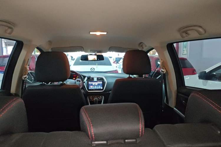 Used Suzuki S-Cross 2015 1.6L CVT Two-Wheel Drive Entry-Level Trim Headliner