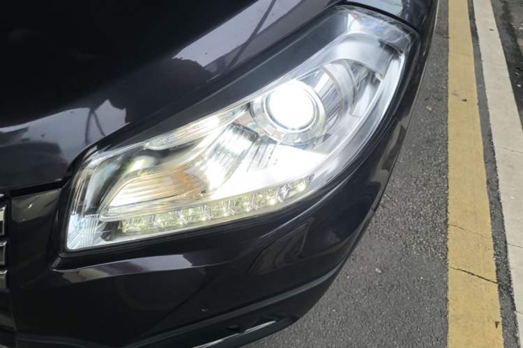 Used Suzuki S-Cross 2015 1.6L CVT Two-Wheel Drive Elite Version Left Front Headlight