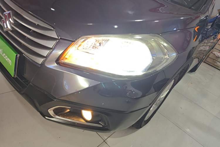 Used Suzuki S-Cross 2015 1.6L CVT Two-Wheel Drive Entry-Level Trim Left Front Headlight