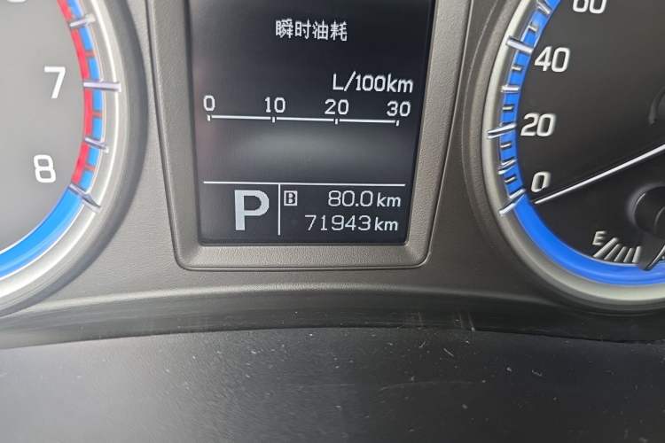 Used Suzuki S-Cross 2015 1.6L CVT Two-Wheel Drive Entry-Level Trim Odometer Close Up