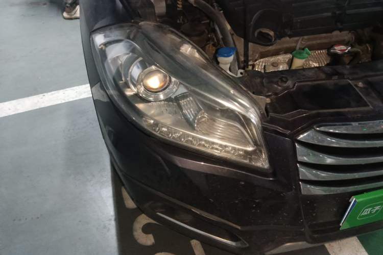 Used Suzuki S-Cross 2015 1.6L CVT Two-Wheel Drive Elite Version Right Front Headlight