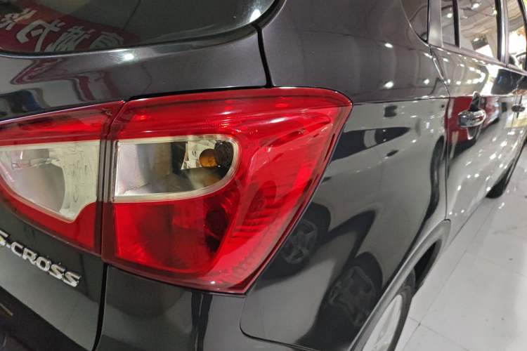 Used Suzuki S-Cross 2015 1.6L CVT Two-Wheel Drive Entry-Level Trim Right Rear Taillight