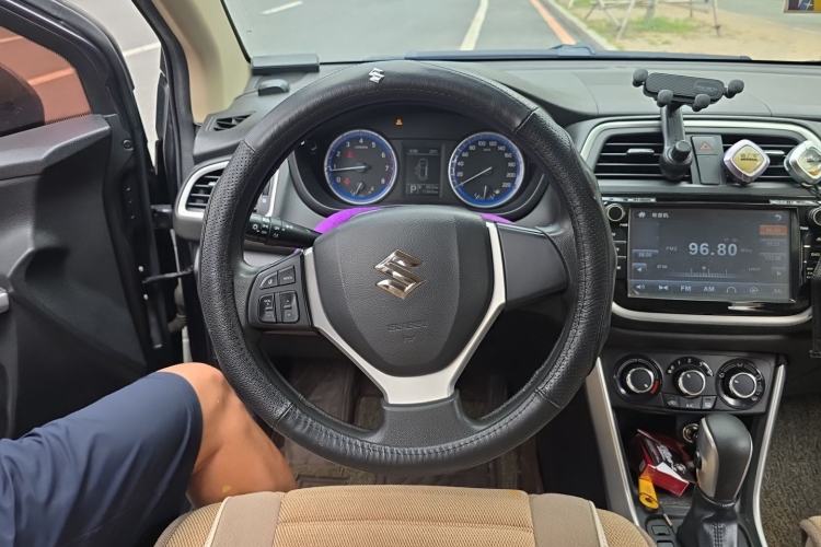 Used Suzuki S-Cross 2015 1.6L CVT Two-Wheel Drive Entry-Level Trim Steering Wheel