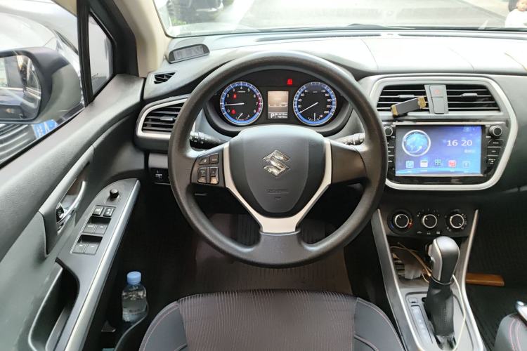 Used Suzuki S-Cross 2015 1.6L CVT Two-Wheel Drive Entry-Level Trim Steering Wheel