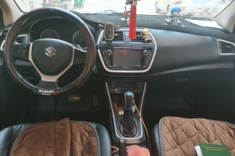 Used Suzuki S-Cross 2015 1.6L CVT Two-Wheel Drive Elite Version Center Console