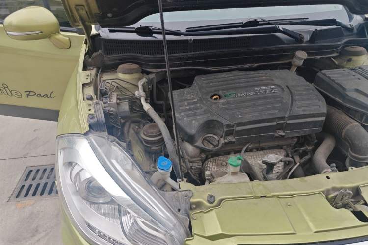Used Suzuki S-Cross 2015 1.6L CVT Two-Wheel Drive Elite Version Engine Bay Right