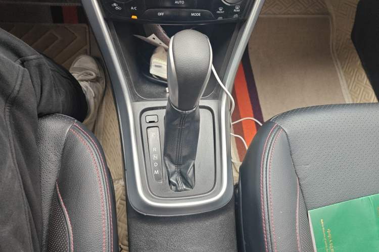 Used Suzuki S-Cross 2015 1.6L CVT Two-Wheel Drive Elite Version Gear Lever