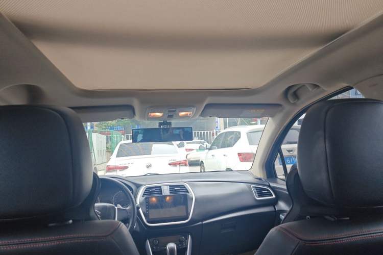 Used Suzuki S-Cross 2015 1.6L CVT Two-Wheel Drive Elite Version Headliner
