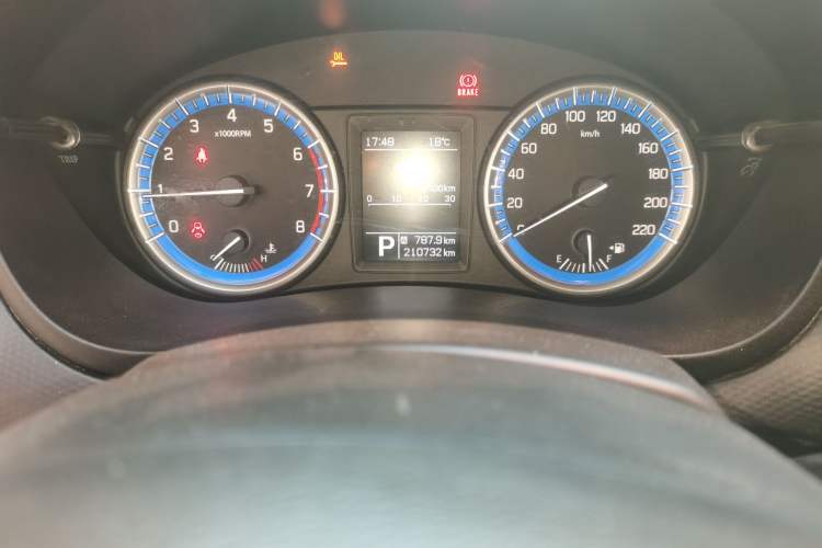 Used Suzuki S-Cross 2015 1.6L CVT Two-Wheel Drive Elite Version Odometer Close Up