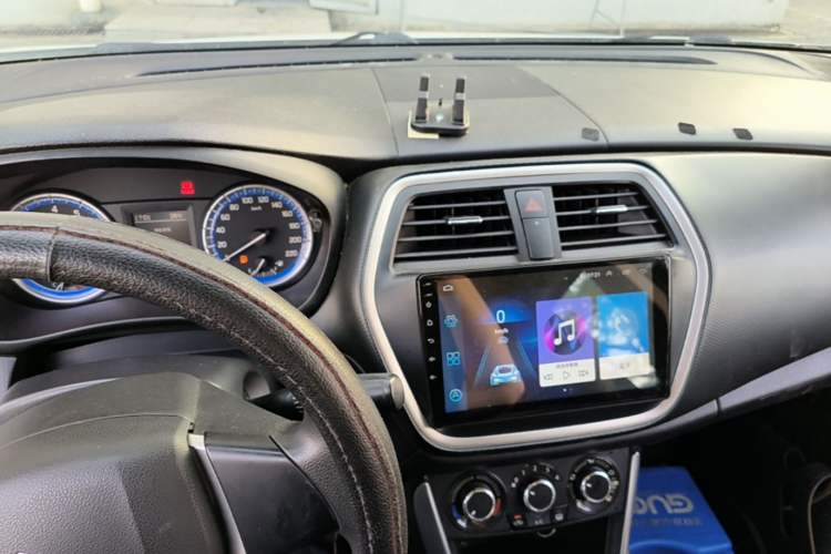 Used Suzuki S-Cross 2015 1.6L CVT Two-Wheel Drive Entry-Level Trim Audio And AC Panel