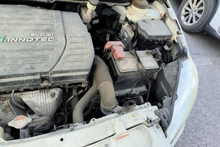 Used Suzuki S-Cross 2015 1.6L CVT Two-Wheel Drive Entry-Level Trim Engine Bay Left