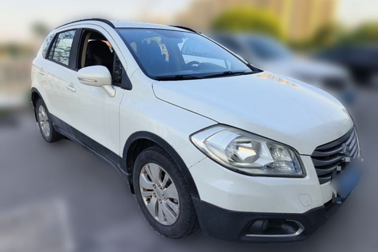 Used Suzuki S-Cross 2015 1.6L CVT Two-Wheel Drive Entry-Level Trim Front Right 45 Deg