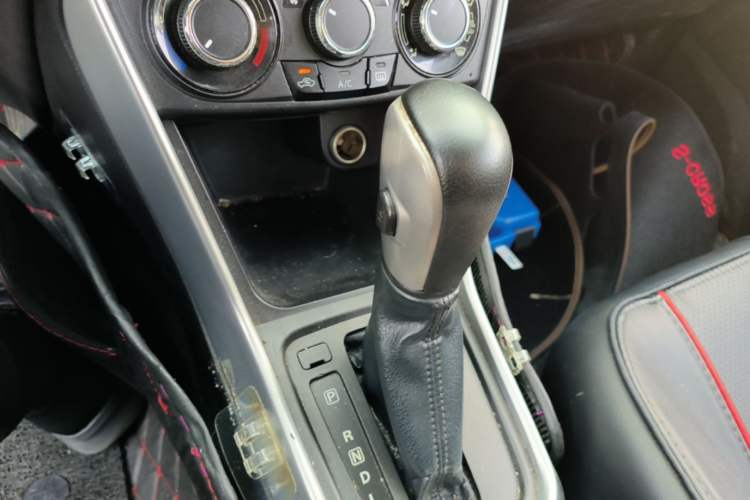Used Suzuki S-Cross 2015 1.6L CVT Two-Wheel Drive Entry-Level Trim Gear Lever