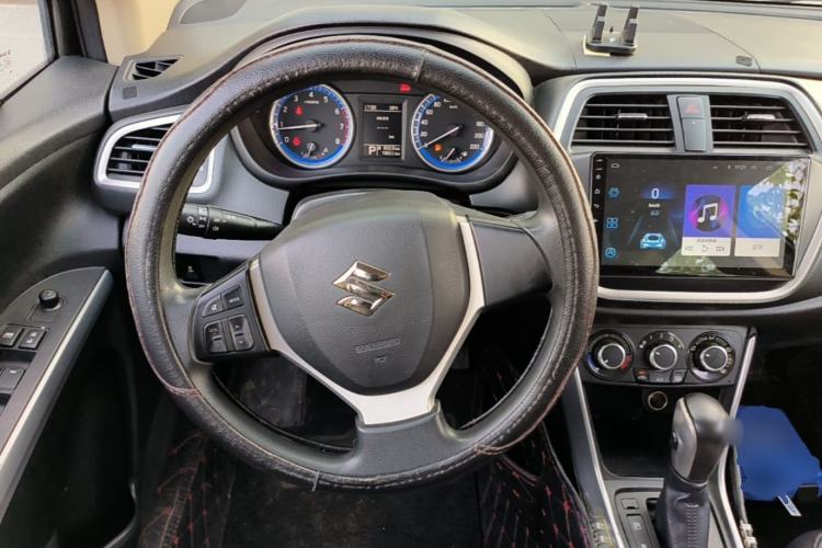 Used Suzuki S-Cross 2015 1.6L CVT Two-Wheel Drive Entry-Level Trim Steering Wheel