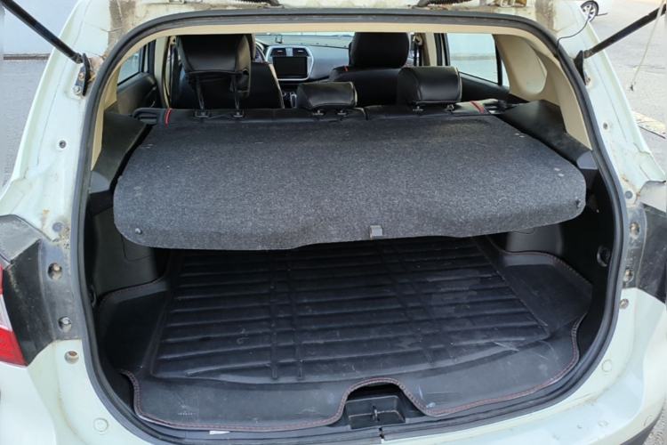 Used Suzuki S-Cross 2015 1.6L CVT Two-Wheel Drive Entry-Level Trim Trunk