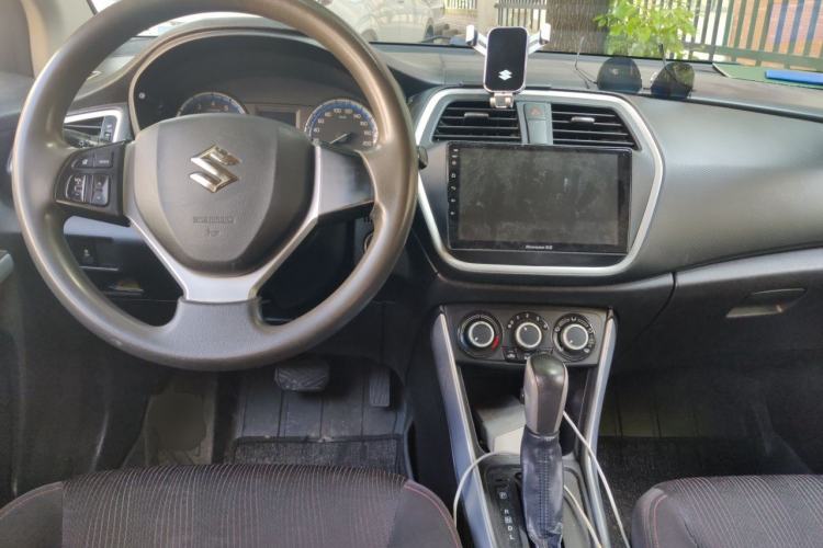 Used Suzuki S-Cross 2015 1.6L CVT Two-Wheel Drive Entry-Level Trim Center Console