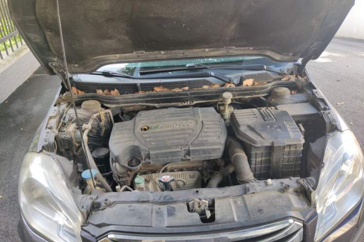 Used Suzuki S-Cross 2015 1.6L CVT Two-Wheel Drive Entry-Level Trim Engine Bay