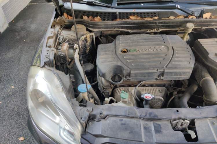 Used Suzuki S-Cross 2015 1.6L CVT Two-Wheel Drive Entry-Level Trim Engine Bay Right