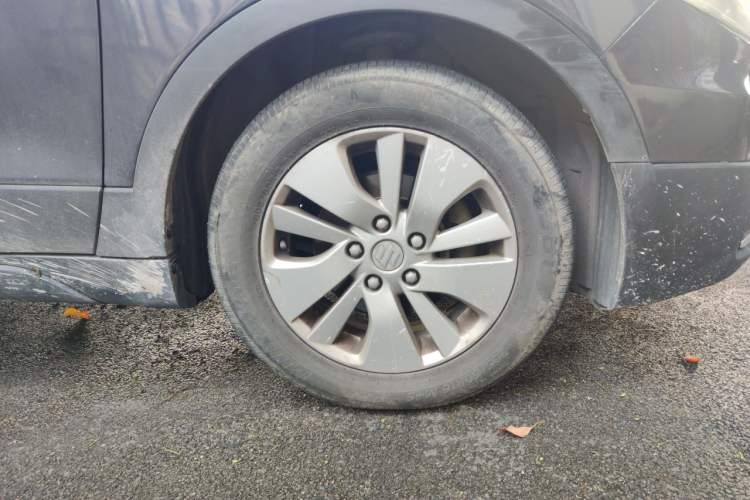 Used Suzuki S-Cross 2015 1.6L CVT Two-Wheel Drive Entry-Level Trim Right Front Wheel Hub