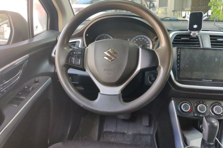 Used Suzuki S-Cross 2015 1.6L CVT Two-Wheel Drive Entry-Level Trim Steering Wheel