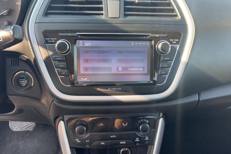 Used Suzuki S-Cross 2015 1.6L CVT Two-Wheel Drive Elite Version Audio And AC Panel