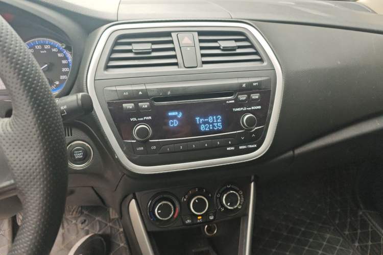 Used Suzuki S-Cross 2015 1.6L Manual Two-Wheel Drive Entry Model Audio And AC Panel