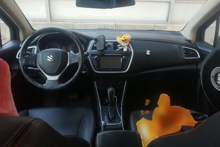 Used Suzuki S-Cross 2015 1.6L CVT Two-Wheel Drive Elite Version Center Console