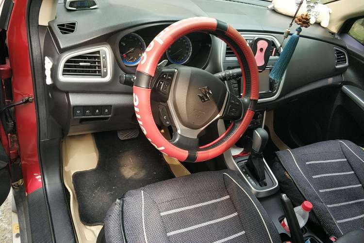 Used Suzuki S-Cross 2015 1.4T Automatic Two-Wheel Drive Prestige Model Center Console
