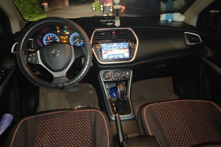 Used Suzuki S-Cross 2015 1.6L CVT Two-Wheel Drive Entry-Level Trim Center Console