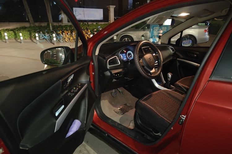 Used Suzuki S-Cross 2015 1.6L CVT Two-Wheel Drive Entry-Level Trim Driver Seat