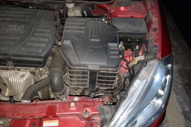 Used Suzuki S-Cross 2015 1.6L CVT Two-Wheel Drive Elite Version Engine Bay Left