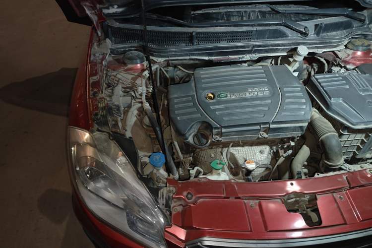 Used Suzuki S-Cross 2015 1.6L CVT Two-Wheel Drive Entry-Level Trim Engine Bay Right