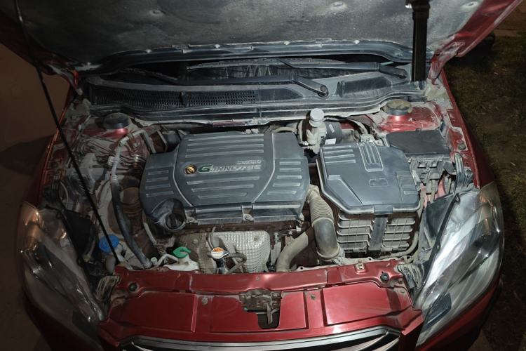 Used Suzuki S-Cross 2015 1.6L CVT Two-Wheel Drive Entry-Level Trim Engine Bay
