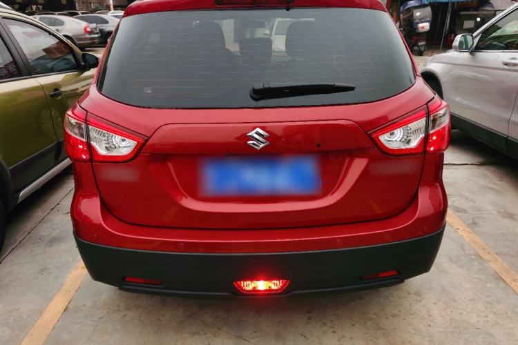 Used Suzuki S-Cross 2015 1.6L CVT Two-Wheel Drive Entry-Level Trim Exterior 4