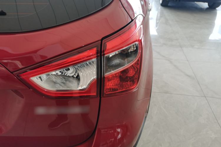 Used Suzuki S-Cross 2015 1.6L CVT Two-Wheel Drive Entry-Level Trim Exterior 6